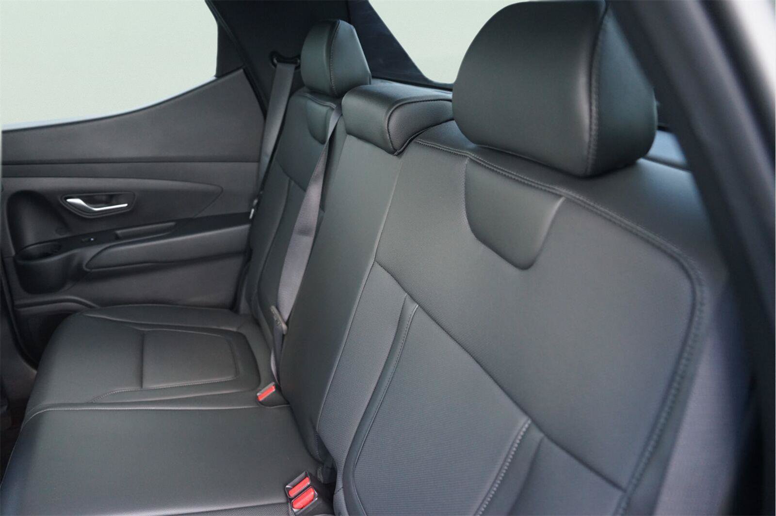 Used 2026 Hyundai Santa Cruz SEL FWD image 13
