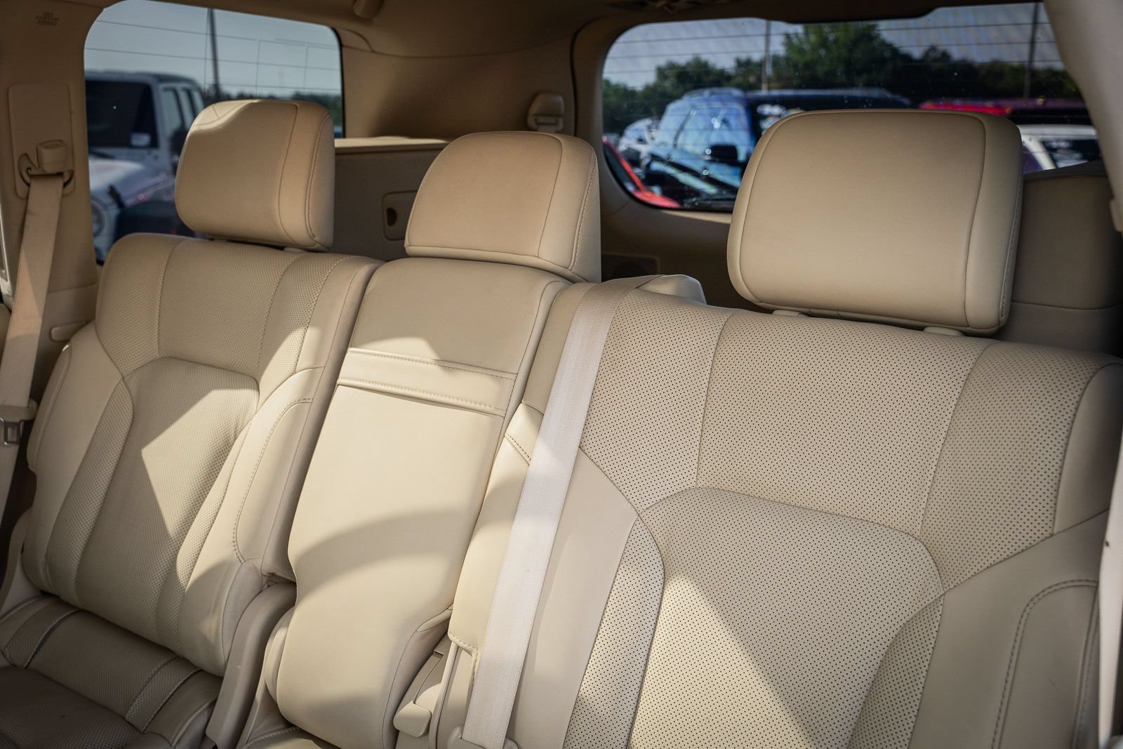 Used 2020 Lexus LX 570 4WD w/ Luxury Package image 27