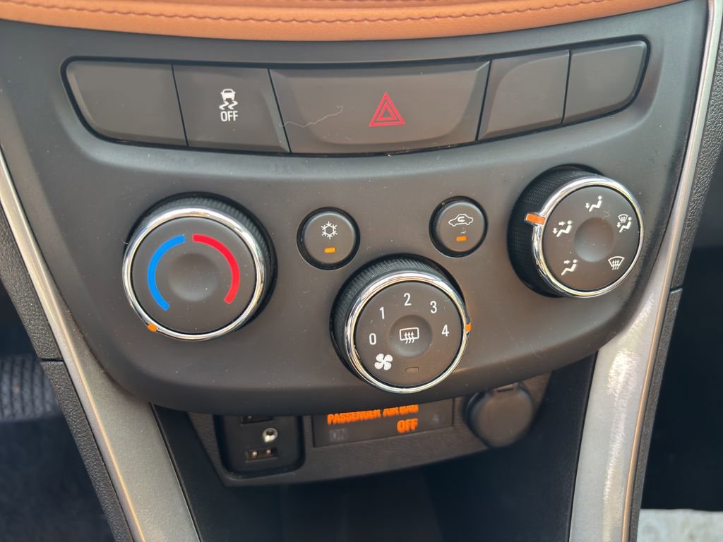 Used 2020 Chevrolet Trax LT w/ LT Convenience Package image 18
