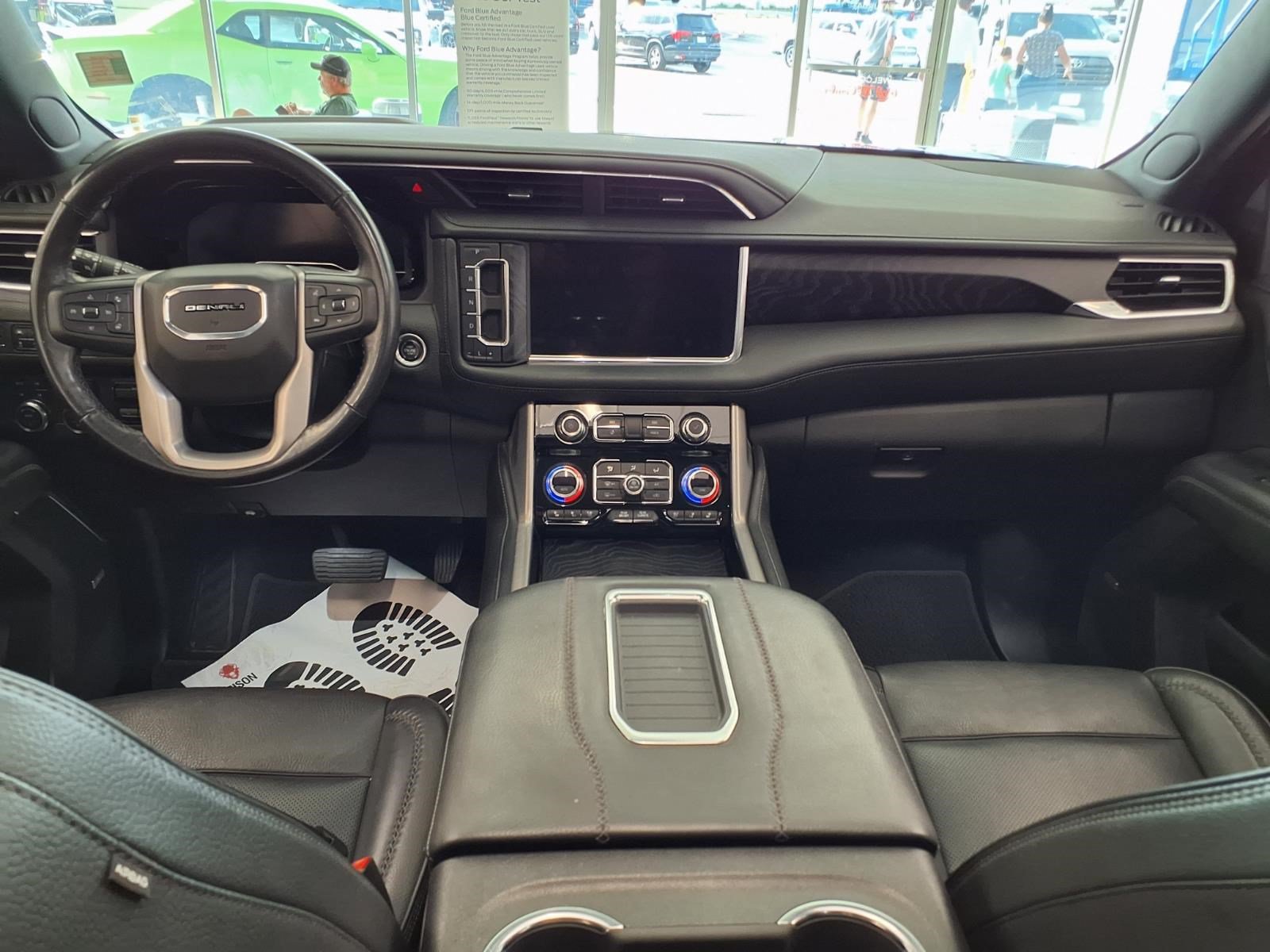 Used 2022 GMC Yukon XL Denali w/ Denali Ultimate Package AWD/4WD image 13