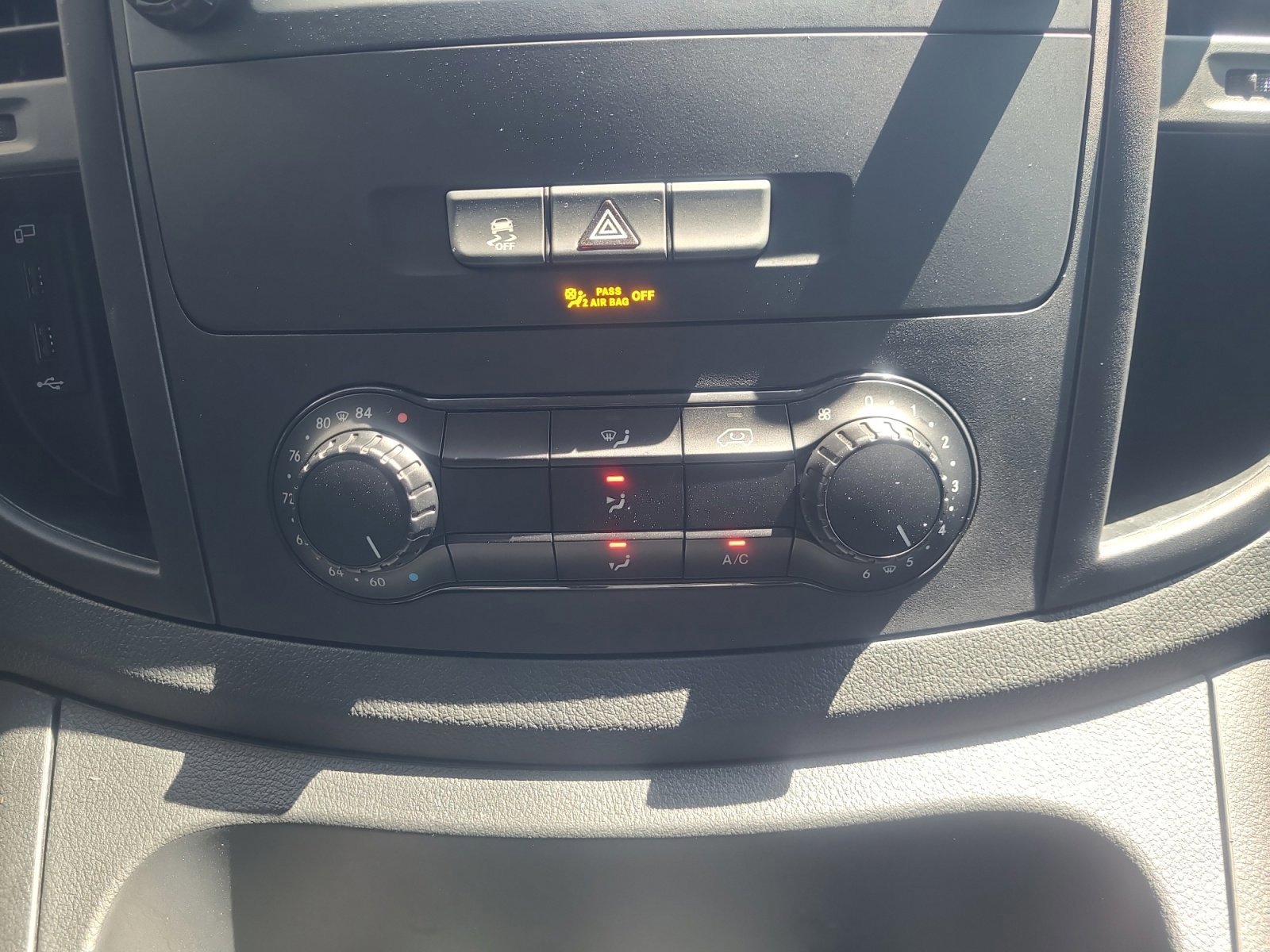 Used 2023 Mercedes-Benz Metris image 31