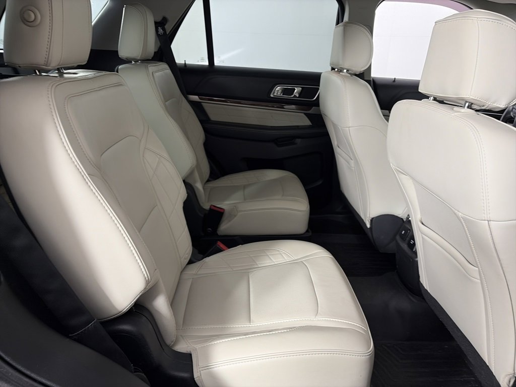 Certified 2017 Ford Explorer Platinum image 29