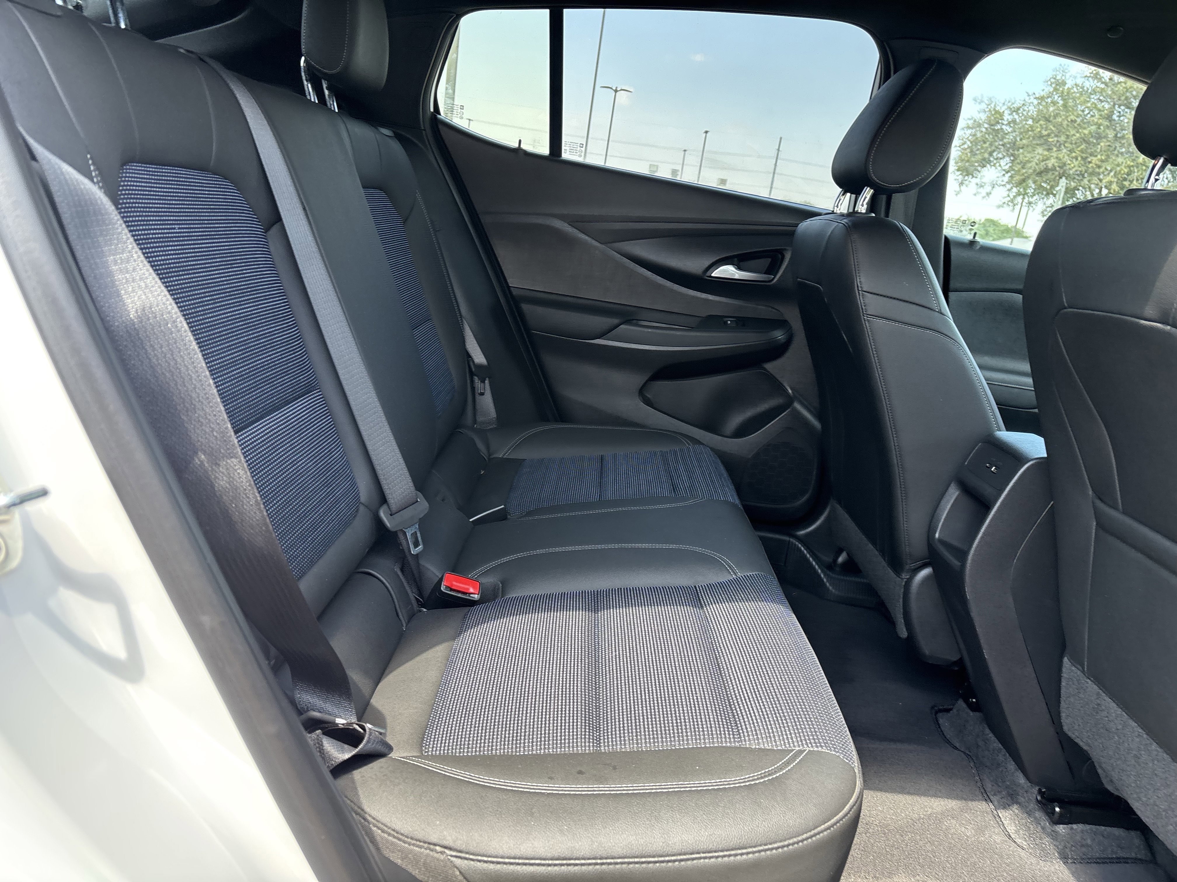 Used 2025 Buick Envista Preferred image 19