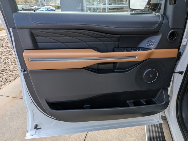 Certified 2022 Ford Expedition Platinum image 12