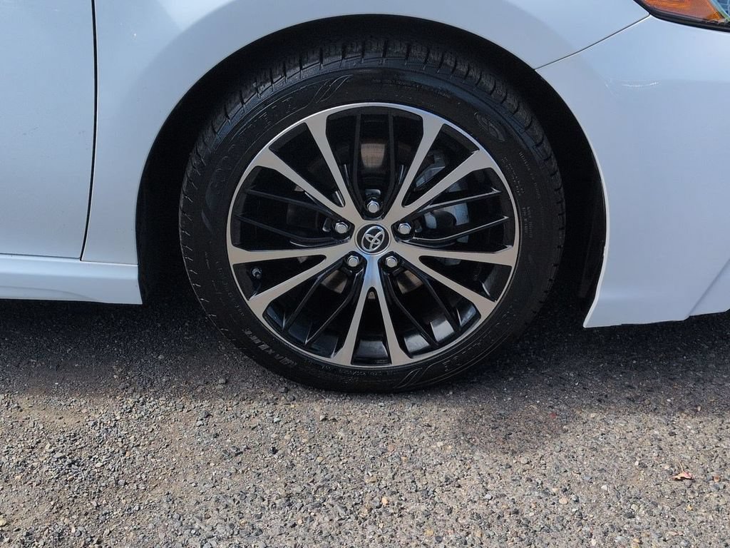 Used 2018 Toyota Camry SE FWD image 32