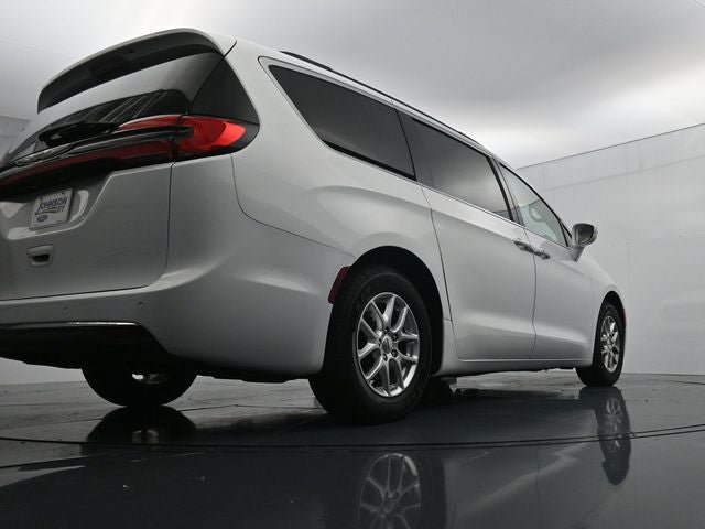 Used 2022 Chrysler Pacifica Touring-L FWD image 35