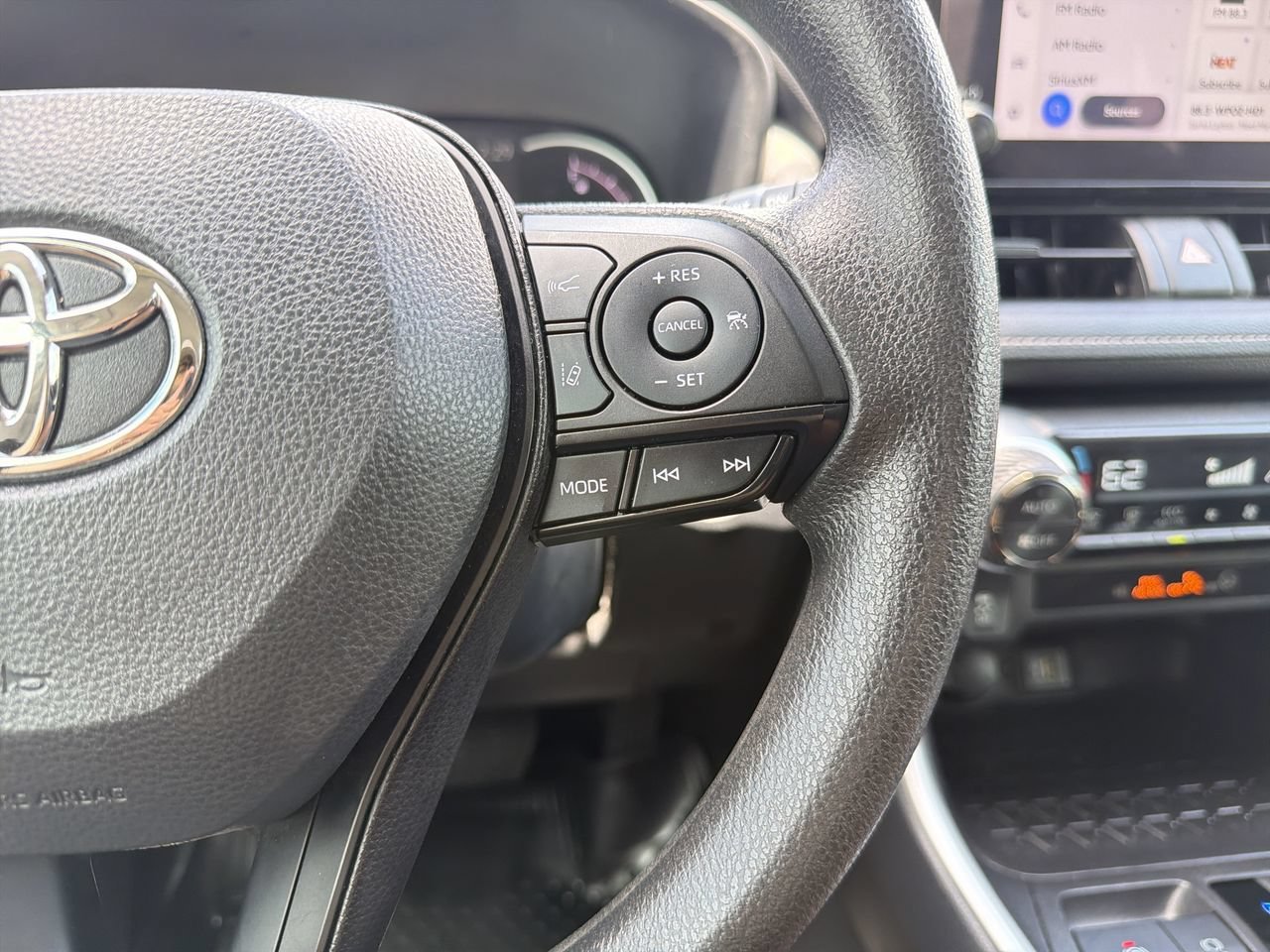 Used 2024 Toyota RAV4 XLE FWD image 26