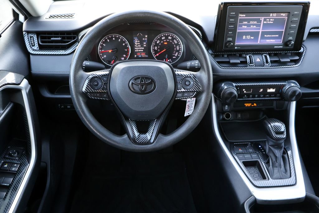 Used 2021 Toyota RAV4 LE FWD image 4