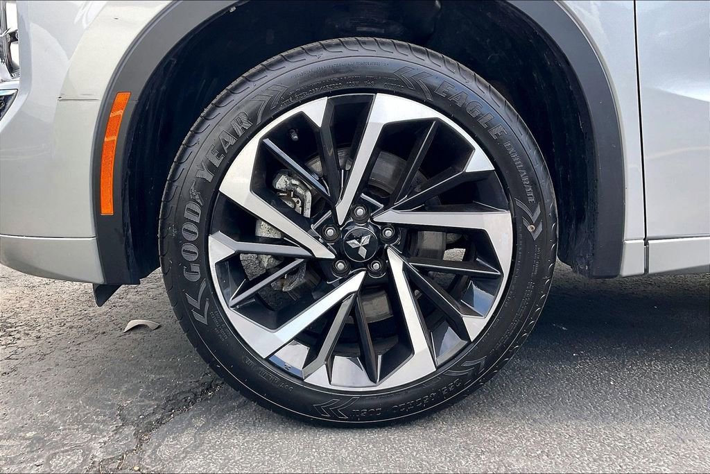 Used 2023 Mitsubishi Outlander SEL AWD/4WD image 8