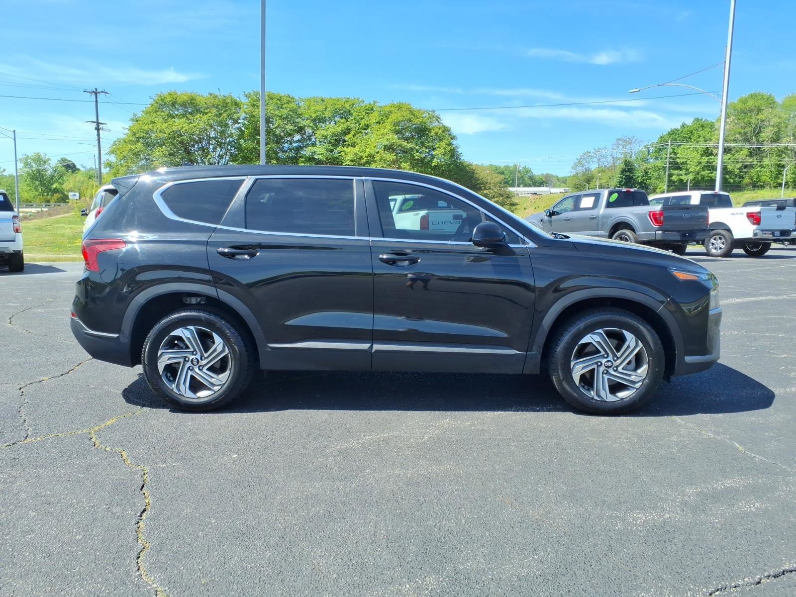 Used 2023 Hyundai Santa Fe SE w/ Cargo Package FWD image 3