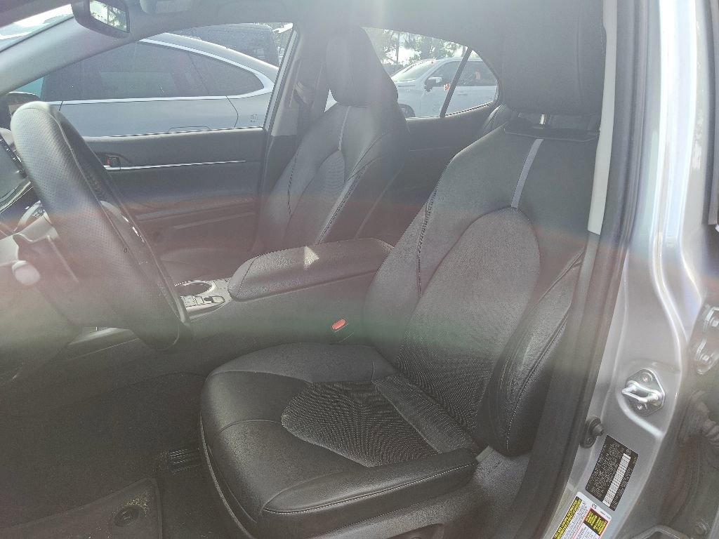 Used 2022 Toyota Camry XSE FWD image 8