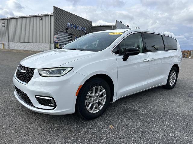 Used 2024 Chrysler Pacifica Touring-L image 8