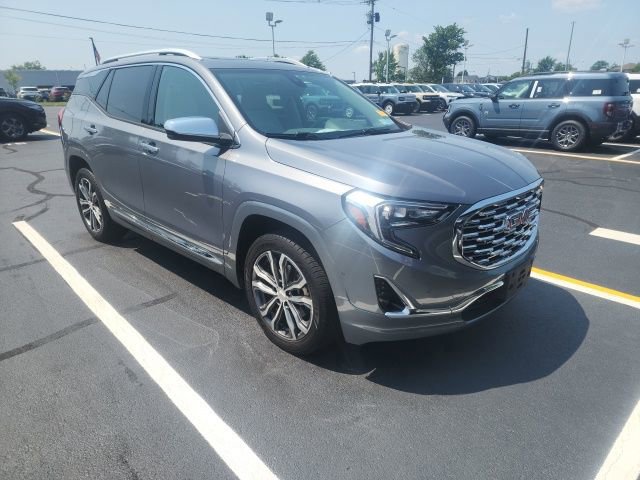 Used 2018 GMC Terrain Denali w/ Advanced Safety Package image 5