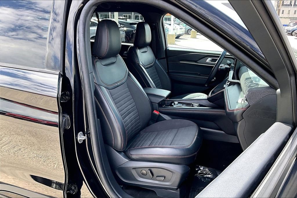Certified 2025 Ford Explorer ST-Line w/ ST-Line Street Pack AWD/4WD image 7