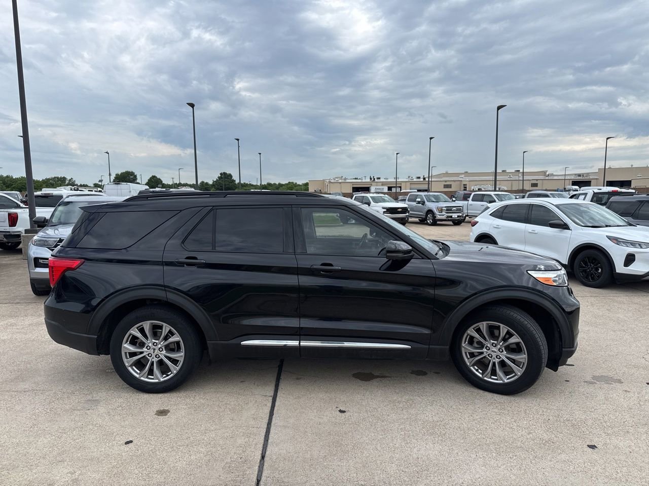 Certified 2022 Ford Explorer XLT w/ Equipment Group 202A RWD image 17