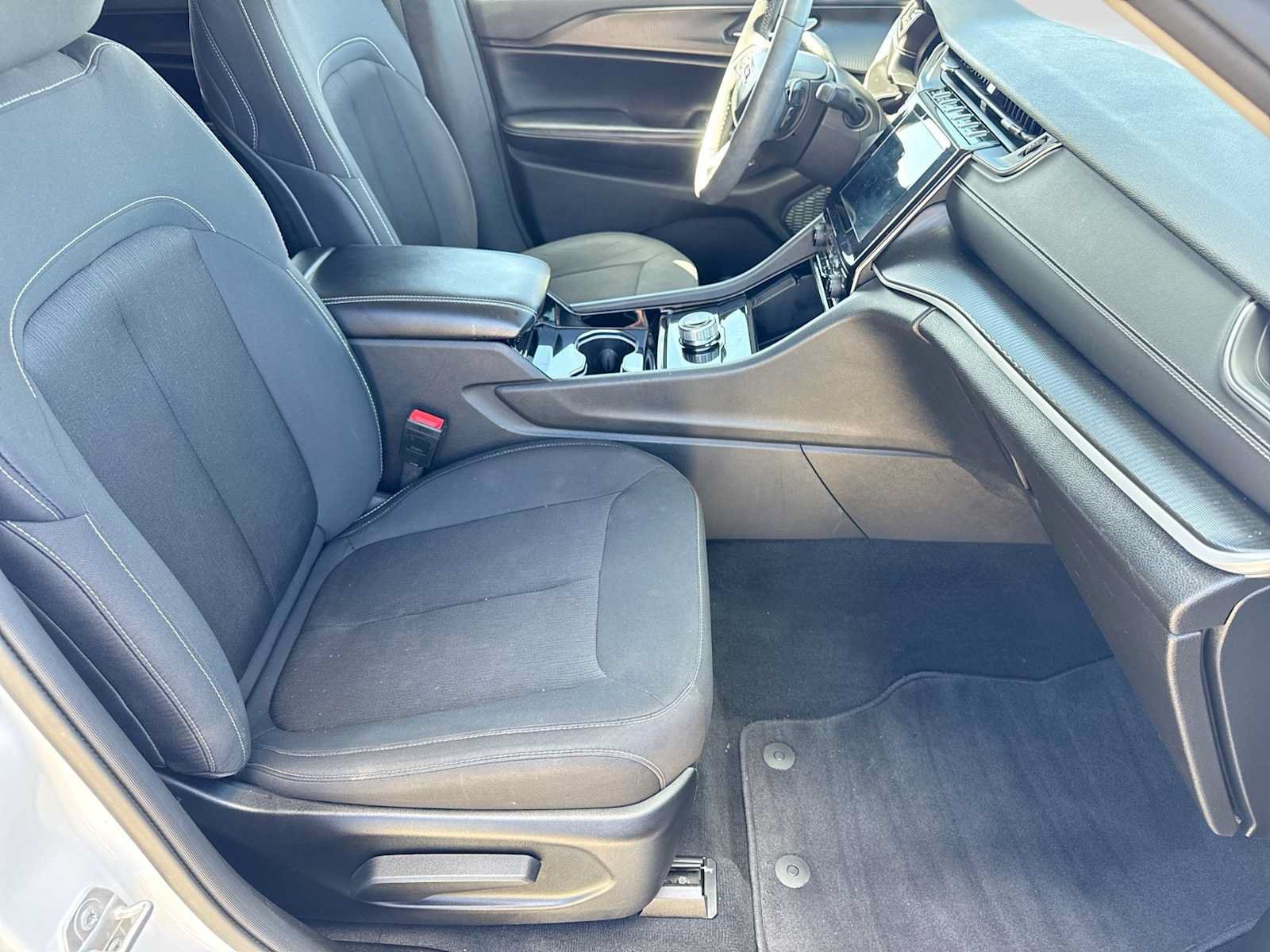 Used 2023 Jeep Grand Cherokee L Laredo w/ Luxury Tech Group I AWD/4WD image 23