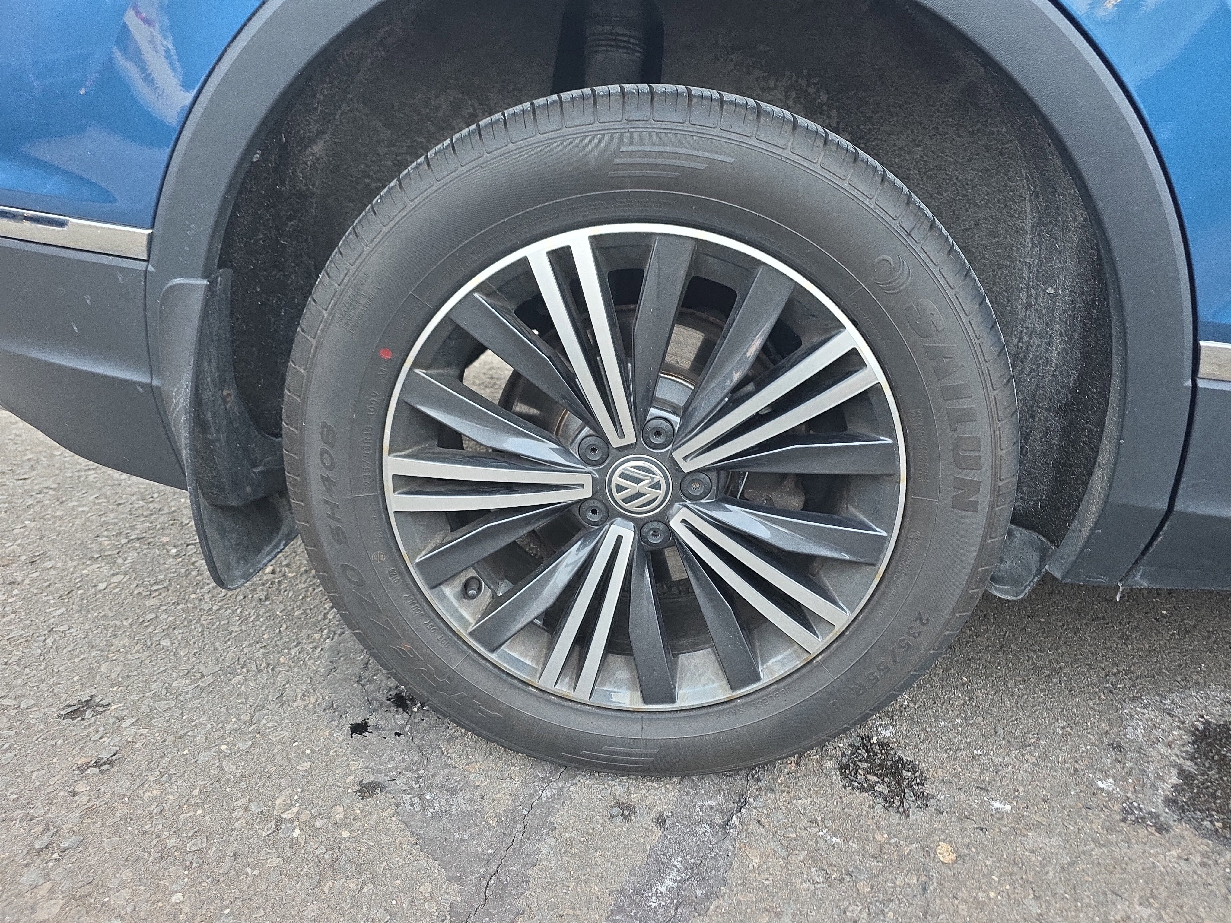 Used 2019 Volkswagen Tiguan SEL w/ 3rd Row Seat Package image 11