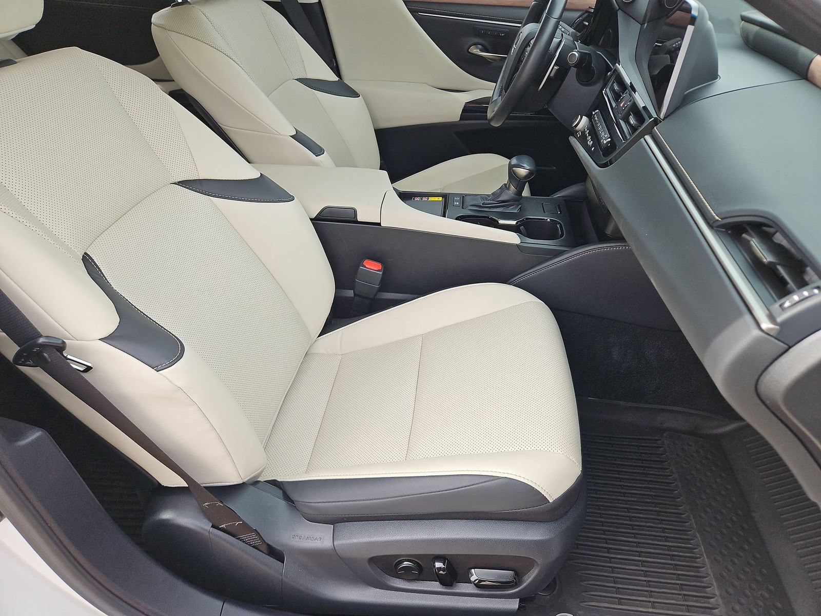 Used 2025 Lexus ES 300h w/ Premium Package FWD image 26