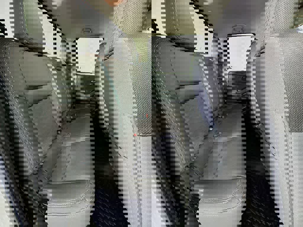 Used 2024 Nissan Frontier SV w/ Technology Package image 28