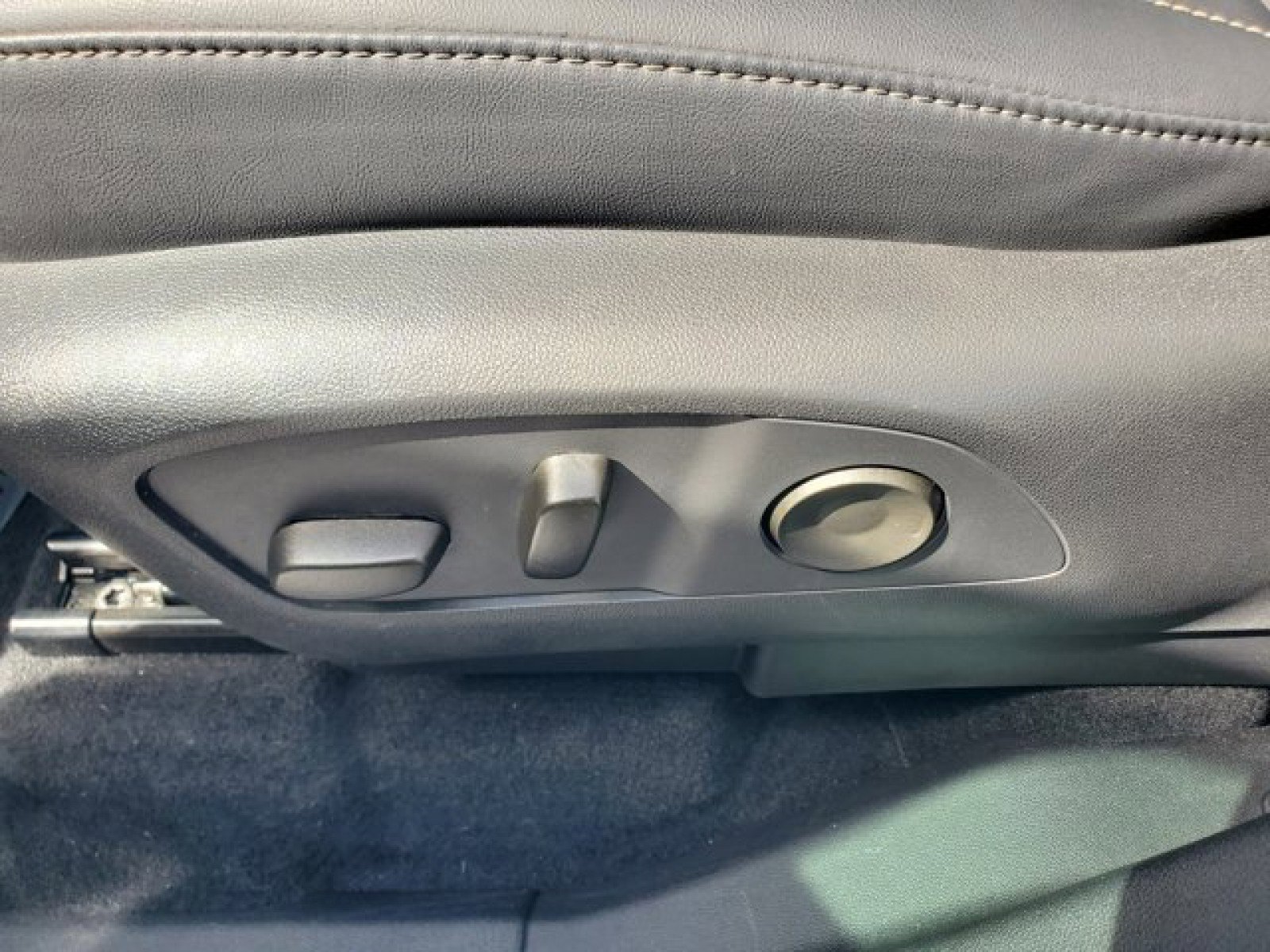 Used 2025 GMC Acadia Elevation w/ Elevation Premium Package image 13