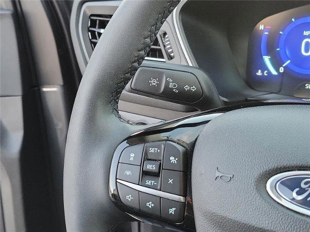 Certified 2022 Ford Escape Titanium w/ Class II Trailer Tow Package image 16