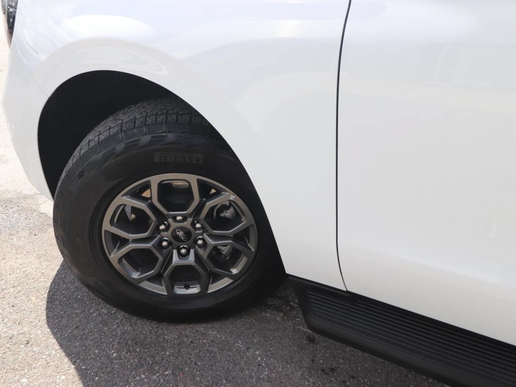 Certified 2025 Ford Expedition Active RWD image 3