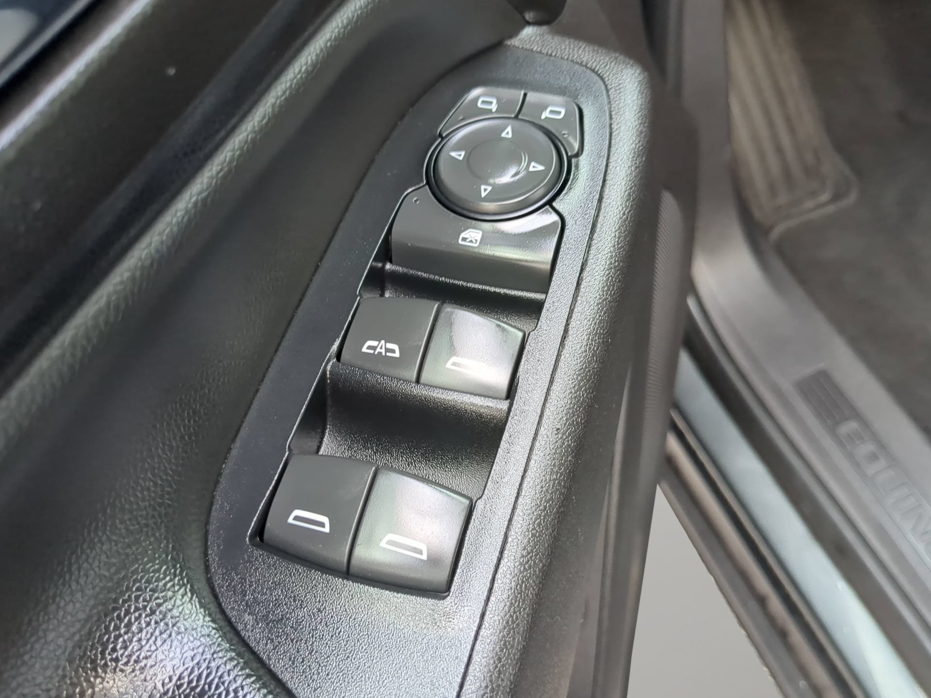 Used 2019 Chevrolet Equinox LT w/ Driver Convenience Package FWD image 55