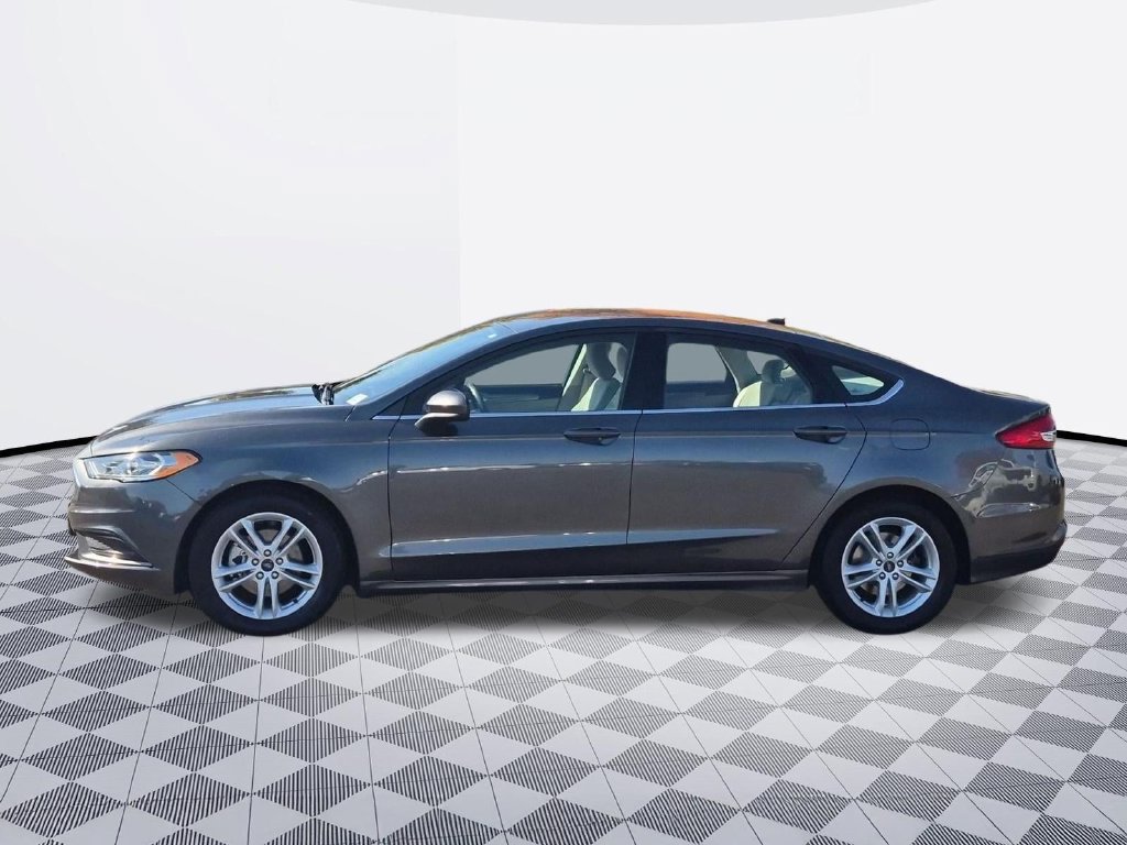 Certified 2018 Ford Fusion SE FWD image 3