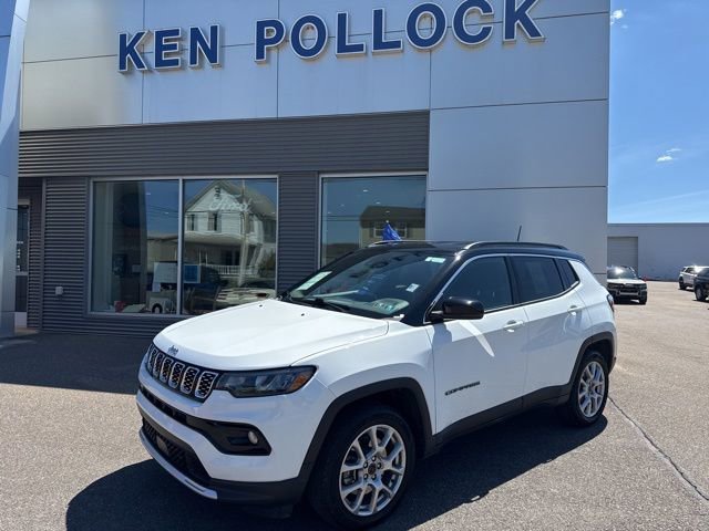 Used 2025 Jeep Compass Limited AWD/4WD image 2