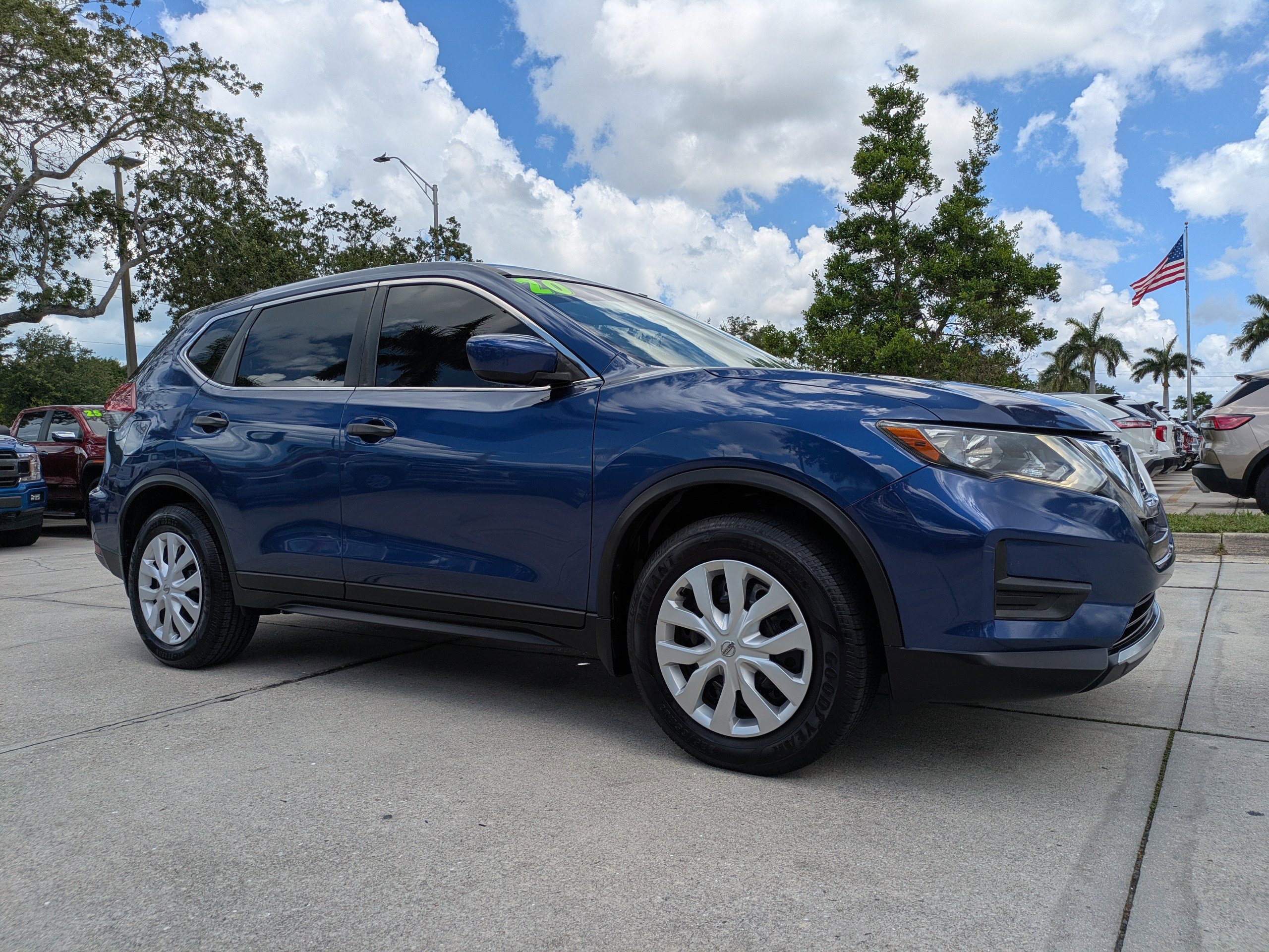 Used 2020 Nissan Rogue S FWD image 2