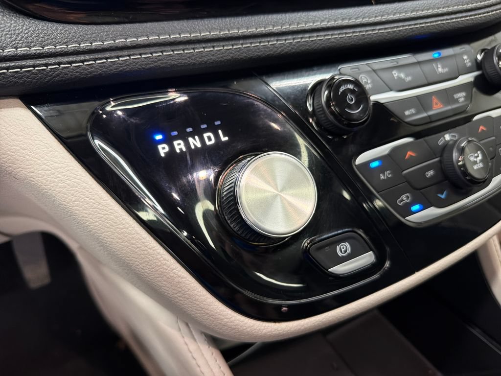 Used 2023 Chrysler Pacifica Limited FWD image 30