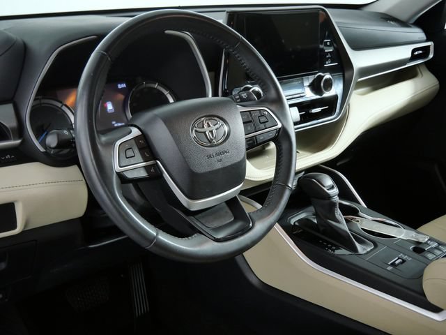 Used 2023 Toyota Highlander XLE AWD/4WD image 20