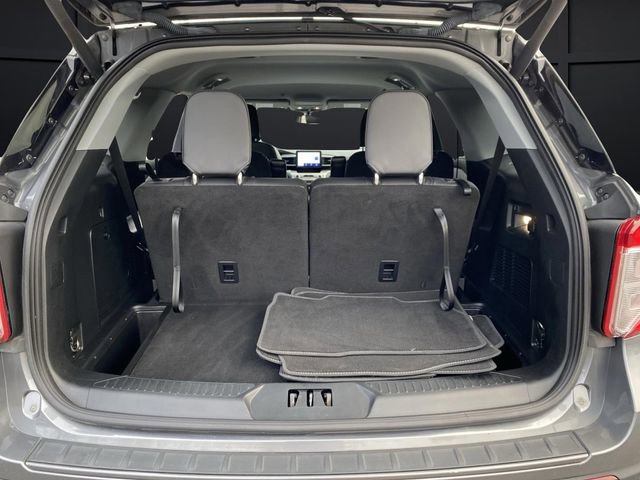 Certified 2022 Ford Explorer XLT w/ Equipment Group 202A image 16