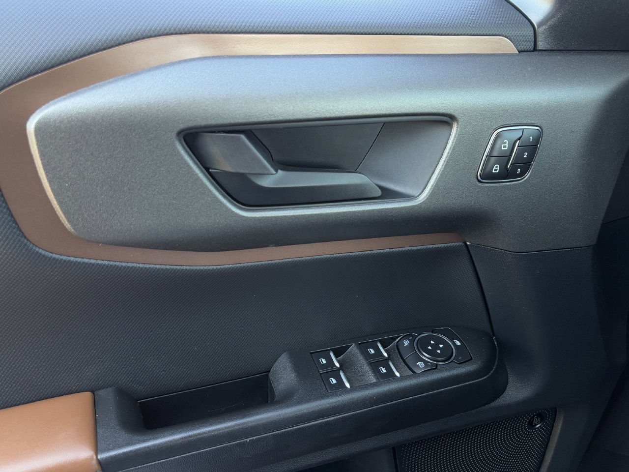Certified 2025 Ford Bronco Sport Outer Banks w/ Outer Banks Tech Package+ AWD/4WD image 24