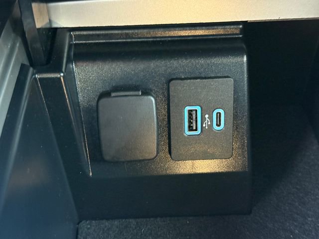 Certified 2022 Ford Explorer XLT w/ Equipment Group 202A image 15