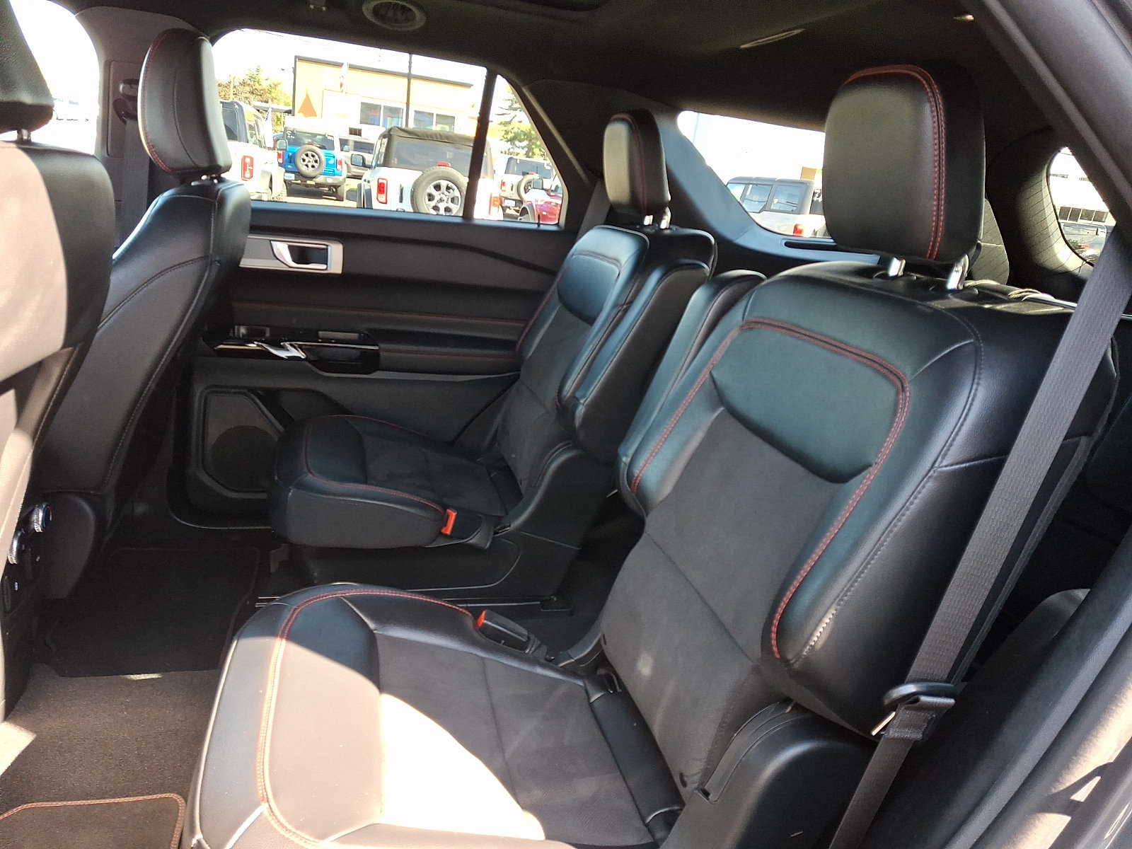 Certified 2023 Ford Explorer ST-Line w/ Class IV Trailer Tow Package AWD/4WD image 11