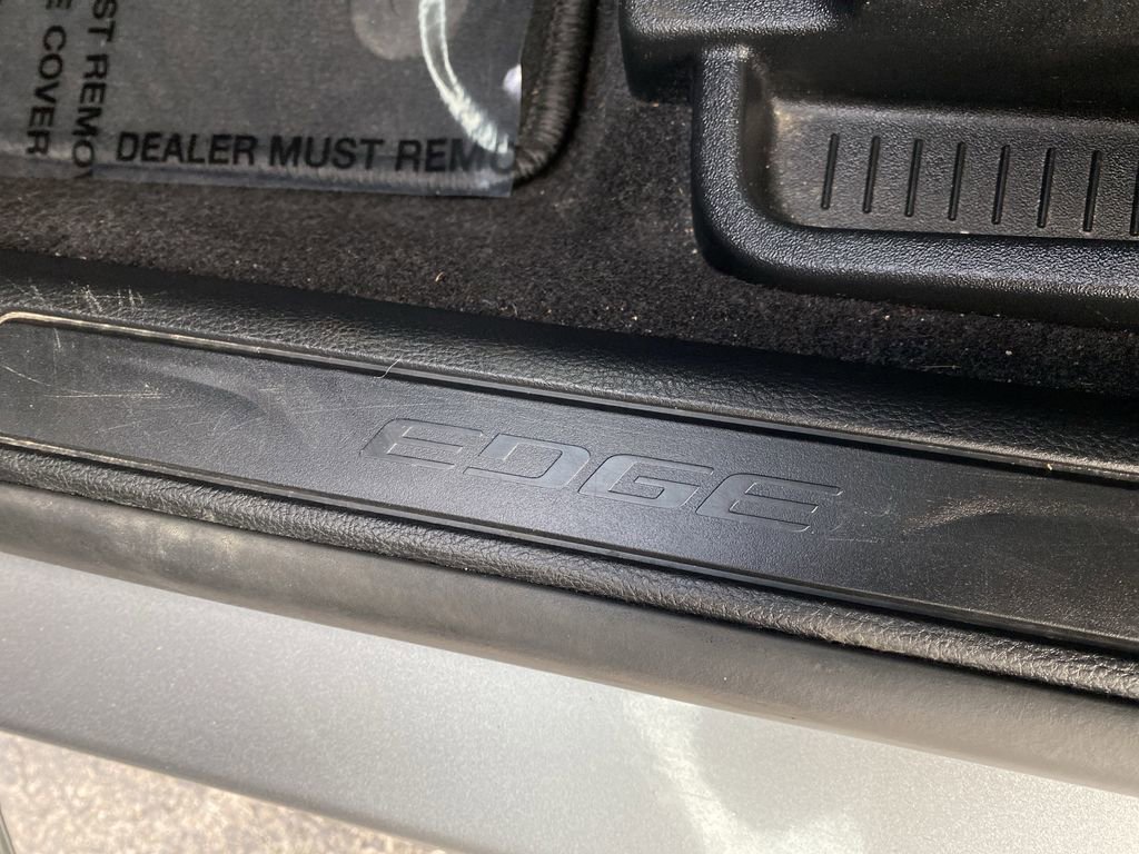 Certified 2024 Ford Edge SEL image 17