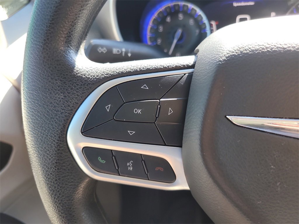 Used 2021 Chrysler Pacifica Touring image 28