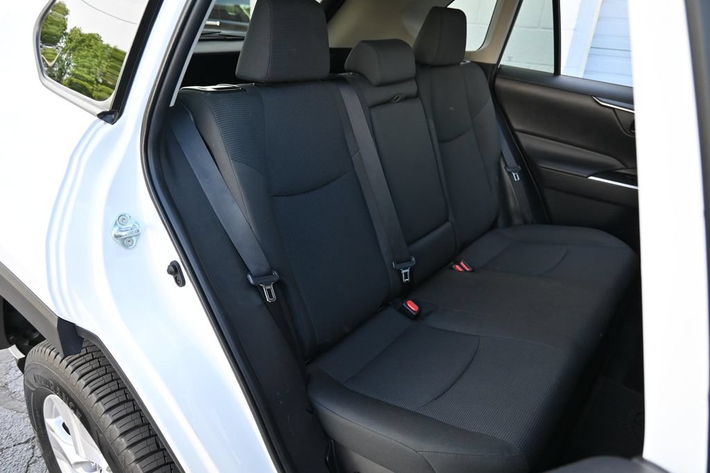 Used 2021 Toyota RAV4 LE AWD/4WD image 23