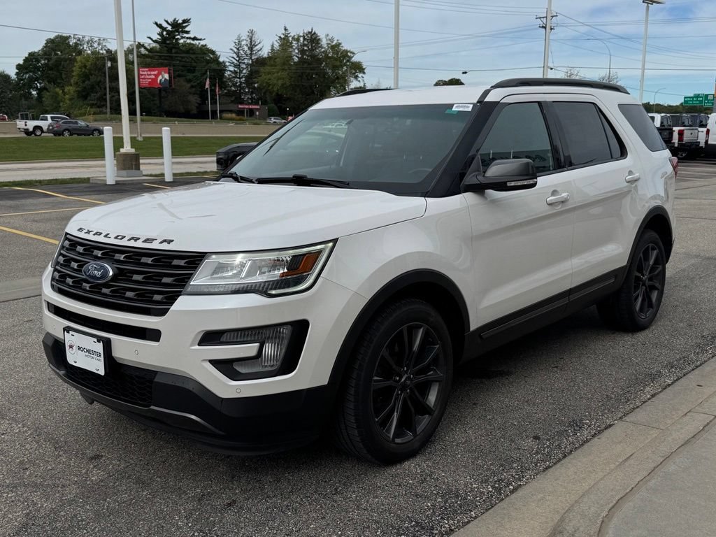 Certified 2017 Ford Explorer XLT w/ Equipment Group 202A AWD/4WD image 37