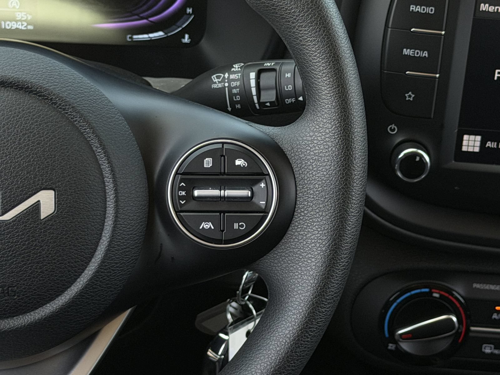 Used 2025 Kia Soul LX w/ LX Technology Package FWD image 15