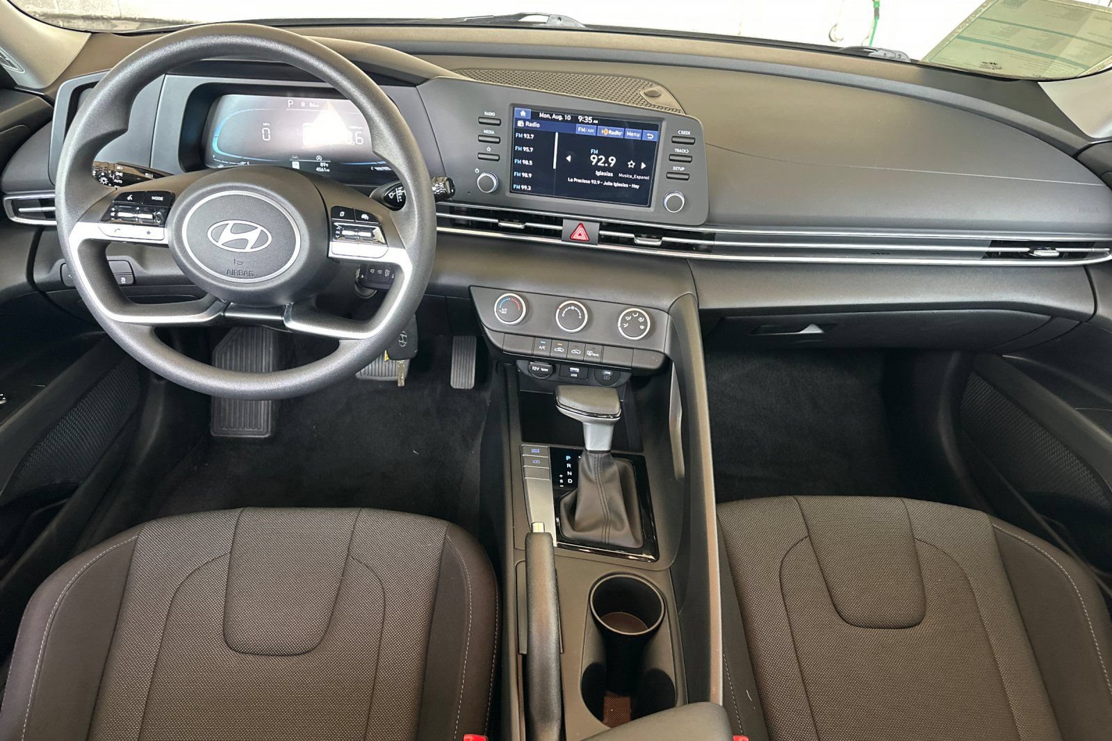Used 2025 Hyundai Elantra SE FWD image 13