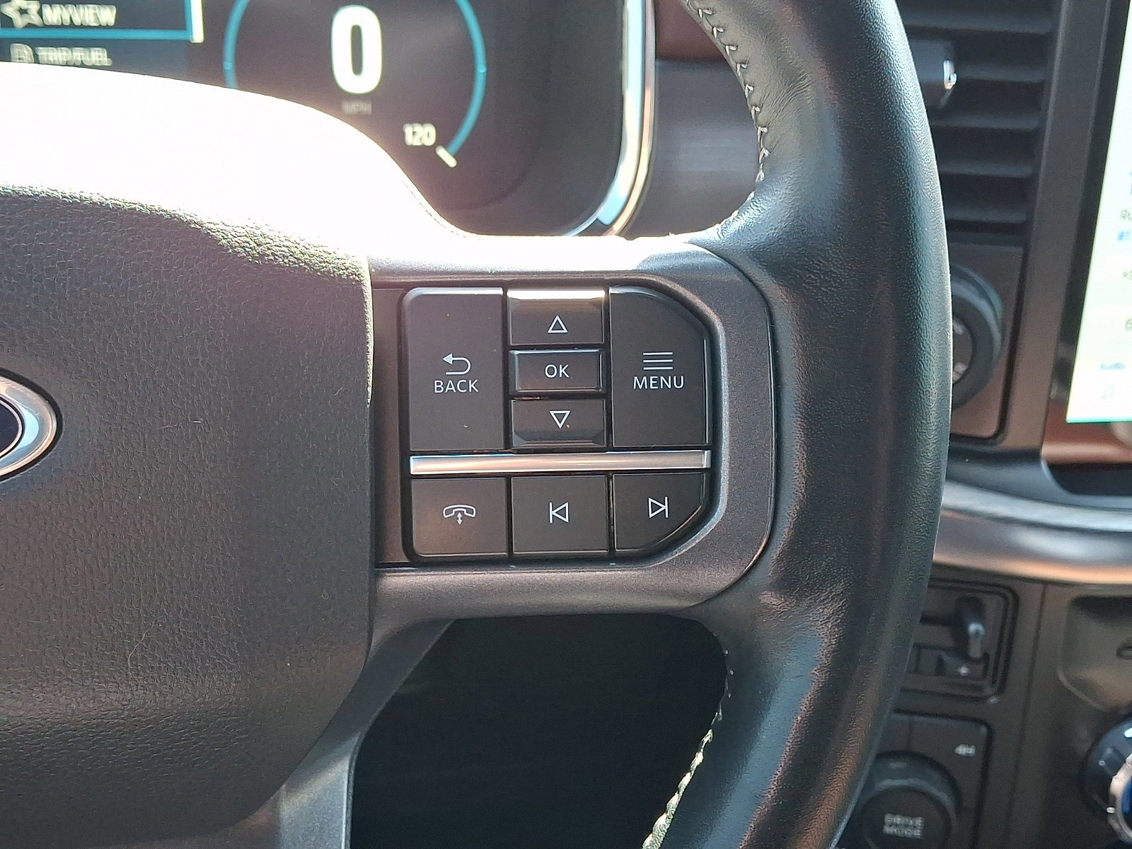 Certified 2023 Ford F150 Lariat w/ Equipment Group 502A High image 25