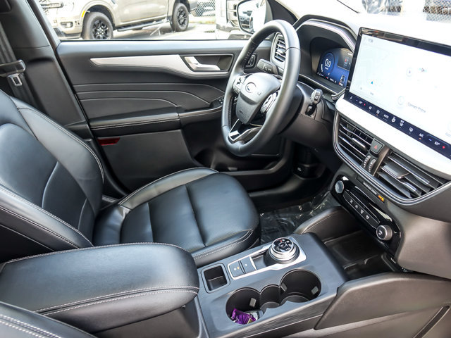 Certified 2025 Ford Escape Platinum AWD/4WD image 27