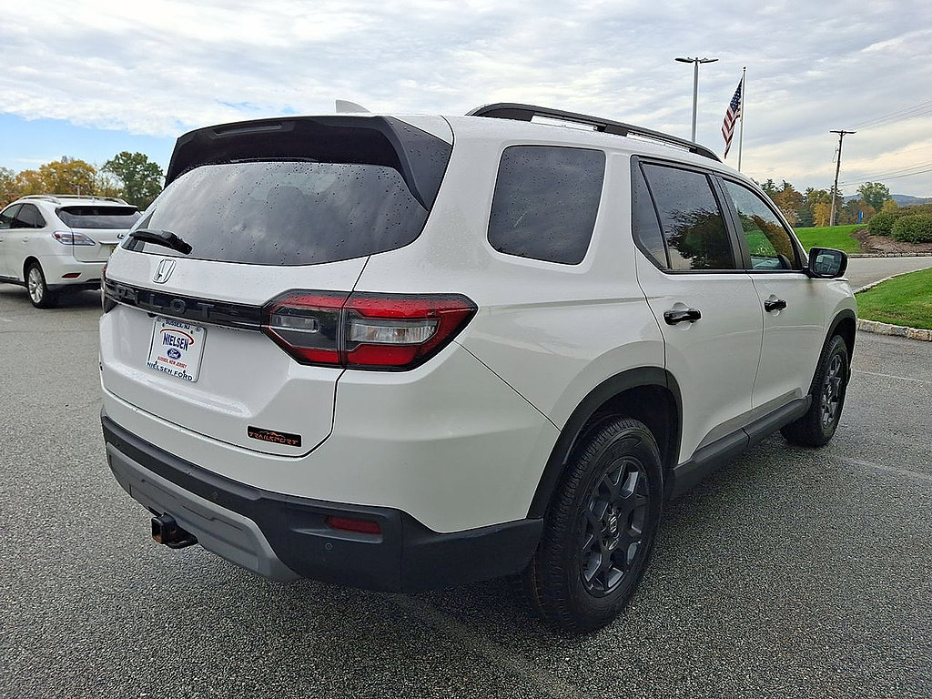 Used 2025 Honda Pilot TrailSport image 25