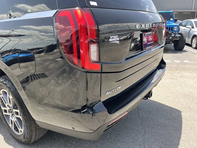 Certified 2025 Ford Expedition Active AWD/4WD image 12