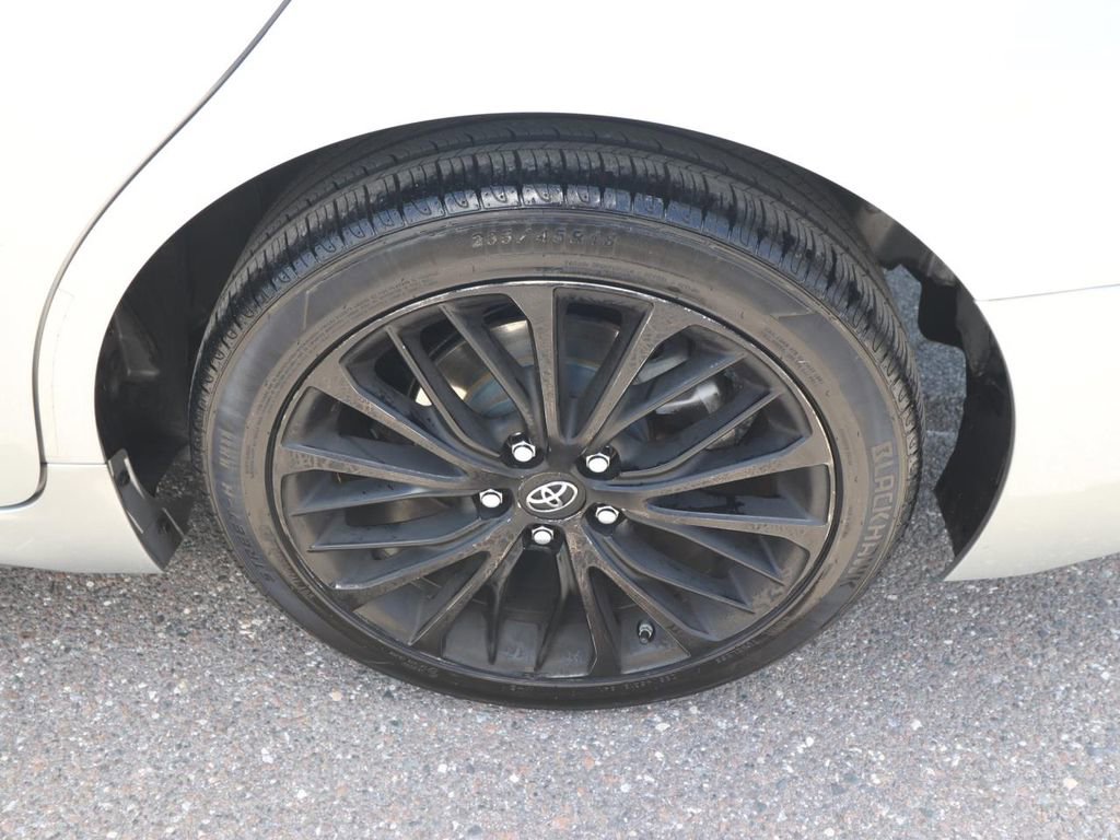 Used 2018 Toyota Camry SE FWD image 14