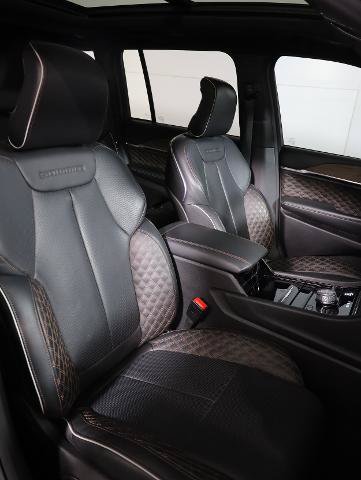 Used 2025 Jeep Grand Cherokee Summit AWD/4WD image 9