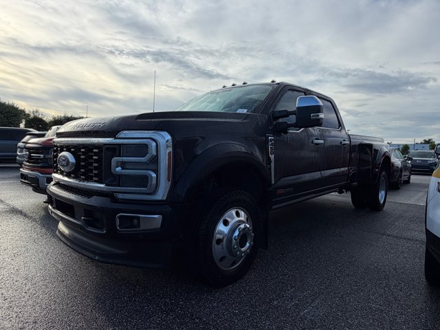 Certified 2025 Ford F450 Platinum w/ Platinum Plus Package AWD/4WD image 5