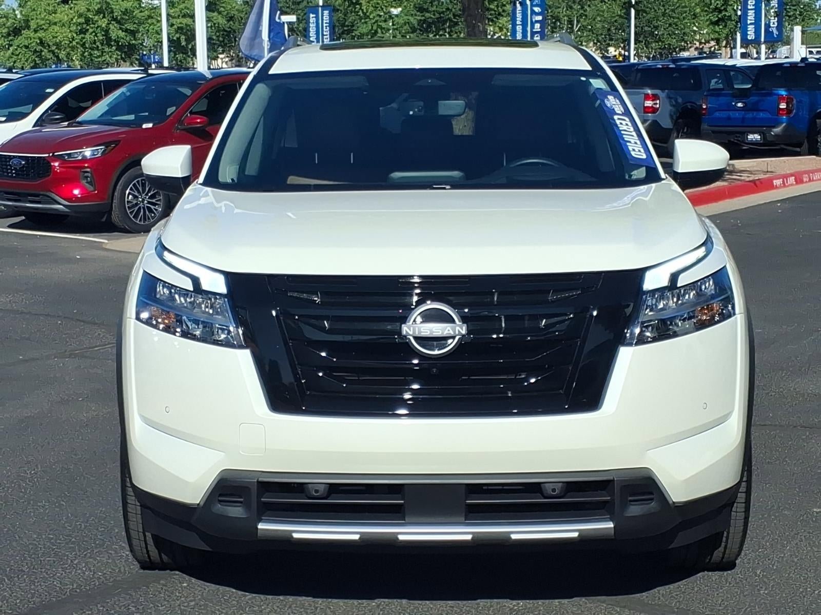 Used 2024 Nissan Pathfinder Platinum w/ Black Appearance Package FWD image 2